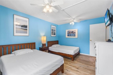 Welcome to this beautiful and light-filled 2-bedroom, 2-bathroom on Mount Dora Golf Club in Florida - for sale on GolfHomes.com, golf home, golf lot