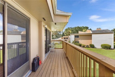 Welcome to this beautiful and light-filled 2-bedroom, 2-bathroom on Mount Dora Golf Club in Florida - for sale on GolfHomes.com, golf home, golf lot