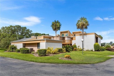Welcome to this beautiful and light-filled 2-bedroom, 2-bathroom on Mount Dora Golf Club in Florida - for sale on GolfHomes.com, golf home, golf lot