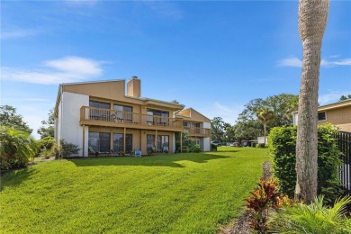 Welcome to this beautiful and light-filled 2-bedroom, 2-bathroom on Mount Dora Golf Club in Florida - for sale on GolfHomes.com, golf home, golf lot