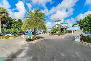 Desirable 2BR/2BA end-unit villa with expansive lake views in on Deer Creek Golf Club in Florida - for sale on GolfHomes.com, golf home, golf lot