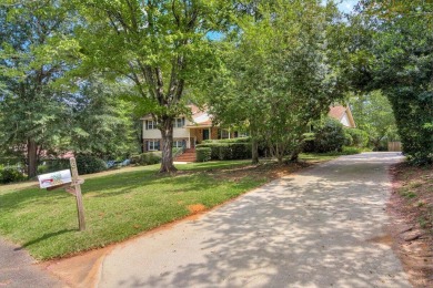 Open House 2-4 Sunday!Location, Location, Location!Welcome home on Houndslake Country Club in South Carolina - for sale on GolfHomes.com, golf home, golf lot