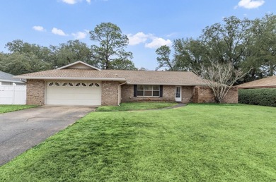 Large home on the Golf Course in Lake Lorraine Estates. This on Shalimar Pointe Golf and Country Club in Florida - for sale on GolfHomes.com, golf home, golf lot