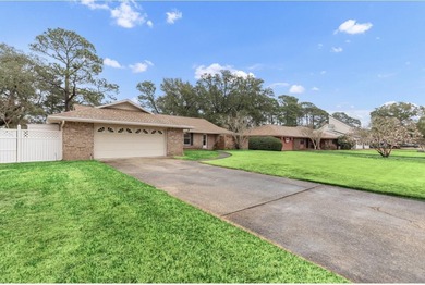 Large home on the Golf Course in Lake Lorraine Estates. This on Shalimar Pointe Golf and Country Club in Florida - for sale on GolfHomes.com, golf home, golf lot