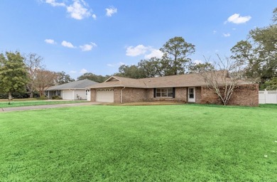Large home on the Golf Course in Lake Lorraine Estates. This on Shalimar Pointe Golf and Country Club in Florida - for sale on GolfHomes.com, golf home, golf lot