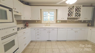 Stunning 3BR/2.5BA Residence in Sought-After Corbin Hills - Golf on Corbin Hills Golf Club in North Carolina - for sale on GolfHomes.com, golf home, golf lot