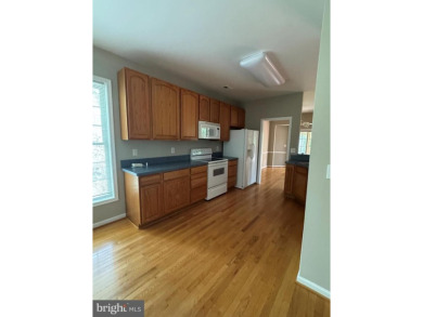 **Immaculate and spacious three-bedroom, two-bath rambler on Lake Of The Woods Golf Course in Virginia - for sale on GolfHomes.com, golf home, golf lot