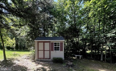 **Immaculate and spacious three-bedroom, two-bath rambler on Lake Of The Woods Golf Course in Virginia - for sale on GolfHomes.com, golf home, golf lot
