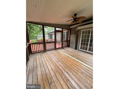 **Immaculate and spacious three-bedroom, two-bath rambler on Lake Of The Woods Golf Course in Virginia - for sale on GolfHomes.com, golf home, golf lot