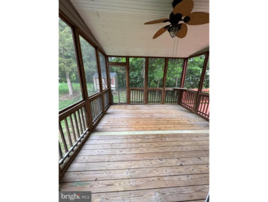 **Immaculate and spacious three-bedroom, two-bath rambler on Lake Of The Woods Golf Course in Virginia - for sale on GolfHomes.com, golf home, golf lot