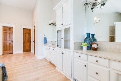 This stunning 5-bdrm, 3.5-bath home has been beautifully on Bentwood Country Club in Texas - for sale on GolfHomes.com, golf home, golf lot