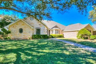 This stunning 5-bdrm, 3.5-bath home has been beautifully on Bentwood Country Club in Texas - for sale on GolfHomes.com, golf home, golf lot