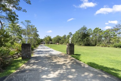 Priced to sell!! Do not wait -- schedule your appointment today on Emerald Bay Golf Club in Florida - for sale on GolfHomes.com, golf home, golf lot