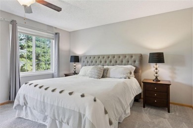 Don't miss this delightful 2BR/2BA Inver Grove Heights townhome! on Arbor Pointe Golf Club in Minnesota - for sale on GolfHomes.com, golf home, golf lot