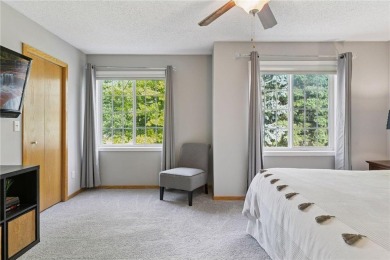 Don't miss this delightful 2BR/2BA Inver Grove Heights townhome! on Arbor Pointe Golf Club in Minnesota - for sale on GolfHomes.com, golf home, golf lot