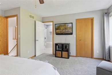 Don't miss this delightful 2BR/2BA Inver Grove Heights townhome! on Arbor Pointe Golf Club in Minnesota - for sale on GolfHomes.com, golf home, golf lot