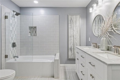 Don't miss this delightful 2BR/2BA Inver Grove Heights townhome! on Arbor Pointe Golf Club in Minnesota - for sale on GolfHomes.com, golf home, golf lot
