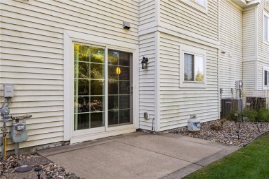 Don't miss this delightful 2BR/2BA Inver Grove Heights townhome! on Arbor Pointe Golf Club in Minnesota - for sale on GolfHomes.com, golf home, golf lot