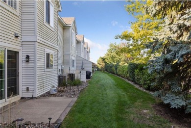 Don't miss this delightful 2BR/2BA Inver Grove Heights townhome! on Arbor Pointe Golf Club in Minnesota - for sale on GolfHomes.com, golf home, golf lot