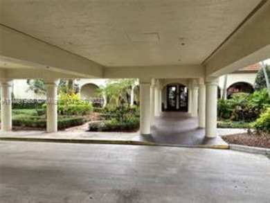 A FULLY REMODELED UNIT, IT IS BRIGHT AND HAS GREAT VIEWS on Jacaranda Golf Club in Florida - for sale on GolfHomes.com, golf home, golf lot