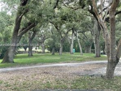 A FULLY REMODELED UNIT, IT IS BRIGHT AND HAS GREAT VIEWS on Jacaranda Golf Club in Florida - for sale on GolfHomes.com, golf home, golf lot