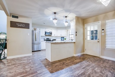 Beautiful low maintenance townhouse in Bentwood Country Club! on Bentwood Country Club in Texas - for sale on GolfHomes.com, golf home, golf lot