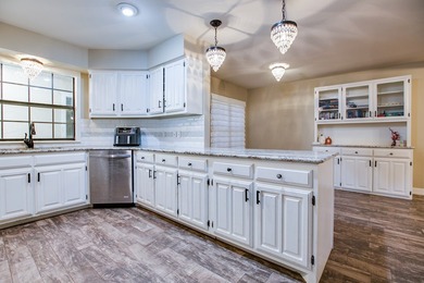 Beautiful low maintenance townhouse in Bentwood Country Club! on Bentwood Country Club in Texas - for sale on GolfHomes.com, golf home, golf lot