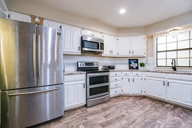 Beautiful low maintenance townhouse in Bentwood Country Club! on Bentwood Country Club in Texas - for sale on GolfHomes.com, golf home, golf lot