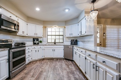 Beautiful low maintenance townhouse in Bentwood Country Club! on Bentwood Country Club in Texas - for sale on GolfHomes.com, golf home, golf lot