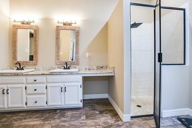 Beautiful low maintenance townhouse in Bentwood Country Club! on Bentwood Country Club in Texas - for sale on GolfHomes.com, golf home, golf lot