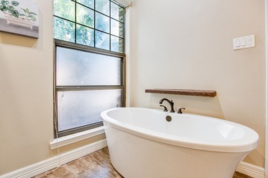 Beautiful low maintenance townhouse in Bentwood Country Club! on Bentwood Country Club in Texas - for sale on GolfHomes.com, golf home, golf lot