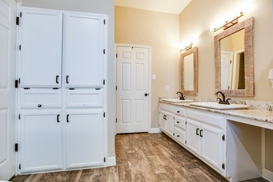 Beautiful low maintenance townhouse in Bentwood Country Club! on Bentwood Country Club in Texas - for sale on GolfHomes.com, golf home, golf lot