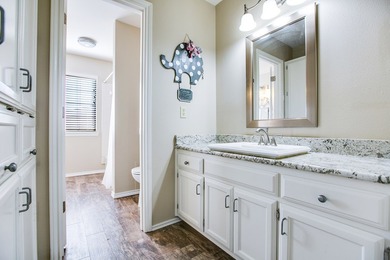 Beautiful low maintenance townhouse in Bentwood Country Club! on Bentwood Country Club in Texas - for sale on GolfHomes.com, golf home, golf lot