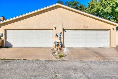 Beautiful low maintenance townhouse in Bentwood Country Club! on Bentwood Country Club in Texas - for sale on GolfHomes.com, golf home, golf lot