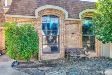 Beautiful low maintenance townhouse in Bentwood Country Club! on Bentwood Country Club in Texas - for sale on GolfHomes.com, golf home, golf lot