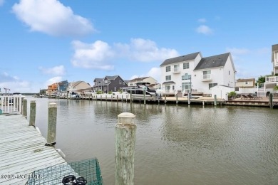 Welcome to Latitude: 40.00277, Longitude: -74.12659. Spectacular on Toms River Country Club in New Jersey - for sale on GolfHomes.com, golf home, golf lot