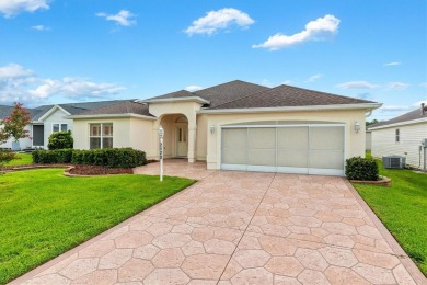 BOND PAID! ROOF 2020. 3/2 stretched Gardenia in the Village of on The Links of Spruce Creek in Florida - for sale on GolfHomes.com, golf home, golf lot