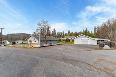 Opportunity knocks! This 3-bedroom, 2-bath home sits on a on Grants Pass Golf Club in Oregon - for sale on GolfHomes.com, golf home, golf lot