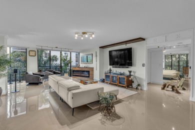 PRICED TO SELL. Bring your offers! At almost 2500 sqft of living on Boca Pointe Country Club in Florida - for sale on GolfHomes.com, golf home, golf lot