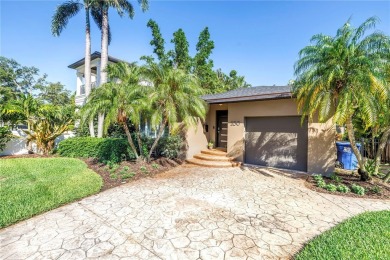 Charming, updated 2-bedroom home in prime Snell Isle location!!
 on The Renaisssance Vinoy Golf Club in Florida - for sale on GolfHomes.com, golf home, golf lot