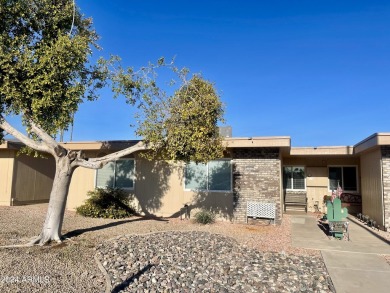 MOTIVATED SELLER, willing to CREDIT $5k at closing!!! This very on Sun City Lakes West and East in Arizona - for sale on GolfHomes.com, golf home, golf lot