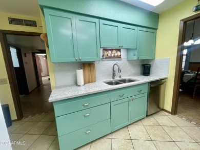 MOTIVATED SELLER, willing to CREDIT $5k at closing!!! This very on Sun City Lakes West and East in Arizona - for sale on GolfHomes.com, golf home, golf lot