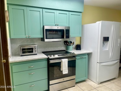 MOTIVATED SELLER, willing to CREDIT $5k at closing!!! This very on Sun City Lakes West and East in Arizona - for sale on GolfHomes.com, golf home, golf lot