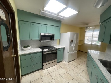 MOTIVATED SELLER, willing to CREDIT $5k at closing!!! This very on Sun City Lakes West and East in Arizona - for sale on GolfHomes.com, golf home, golf lot