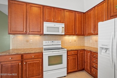 Lovely and convenient, 1st floor condo in The Lakes at Brunswick on Brunswick Plantation and Golf Resorts in North Carolina - for sale on GolfHomes.com, golf home, golf lot