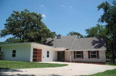 Come see this rare find in Lake Kiowa located right on the first on Lake Kiowa Golf Course in Texas - for sale on GolfHomes.com, golf home, golf lot