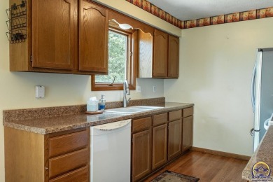 Don't miss this well-maintained and move-in-ready half-duplex on Lake Shawnee Golf Course in Kansas - for sale on GolfHomes.com, golf home, golf lot