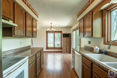 Don't miss this well-maintained and move-in-ready half-duplex on Lake Shawnee Golf Course in Kansas - for sale on GolfHomes.com, golf home, golf lot
