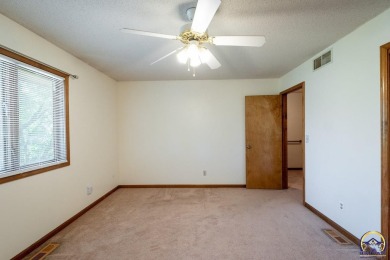 Don't miss this well-maintained and move-in-ready half-duplex on Lake Shawnee Golf Course in Kansas - for sale on GolfHomes.com, golf home, golf lot