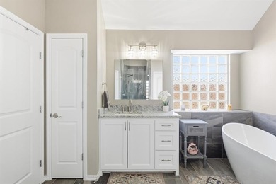 Completely rebuilt down to the studs just 3 years ago, this on Stewart Peninsula Golf Course in Texas - for sale on GolfHomes.com, golf home, golf lot